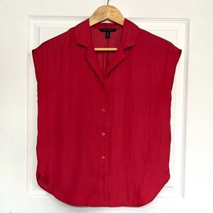 🍎 Banana Republic Resort Shirt in Cardinal Red. Women’s XS petite